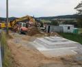Bild: frd
In Pertolzhofen läuft die Sanierung der Wasserleitung. Die Baumaschinen sind derzeit auf der Straße nach Mantlarn anzutreffen.