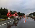 Bild: Roland Wellenhoefer
Insgesamt drei aufeinanderfolgende Unfälle ereigneten sich nahe Wiesau auf der A93. Ein Verletzter wurde dabei erneut verletzt, als er im Krankenwagen liegend ein zweites Mal in einen Unfall verwickelt wurde. Ein Rettungshubschrauber kam zum Einsatz.