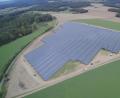 Bild: Petra Hartl
Der Solarpark auf einer steilen Anhöhe nördlich von Wolfring.