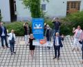Bild: do
Gute Nachrichten: Regionalmarktleiter Stefan Schedl und die Zweigstellenleiter der Volksbank Raiffeisenbank Nordoberpfalz informieren die Schulleiter oder deren Vertreter aus dem Regionalmarktbereich der Bank über Geldspenden in Höhe von insgesamt 2.750 Euro.