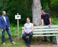 Bild: Eva Gröninger
Sie sind glücklich über die neue Beschilderung (von links) Bürgermeister Hans Ram, Natur- und Landschaftspflegerin Anita Vieracker sowie Richard Lehmeier, Geschäftsführer Landschaftspflegeverband Amberg-Sulzbach.