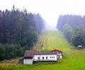Bild: fjo
An regnerischen Tagen bietet der Fahrenberg-Lift ein noch tristeres Bild. Mit einer Zusatznutzung als Trailcenter soll die Region hier nun ein neues einzigartiges Highlight erhalten.