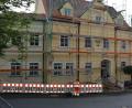 Bild: jr
Eingerüstet präsentiert sich derzeit das Konnersreuther Rathaus.