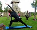 Bild: ubb
Yoga vor mittelalterlicher Kulisse wirkt auf den Betrachter sehr ästhetisch und anmutig.