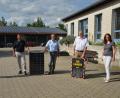 Bild: dob
Insgesamt neun "Temposys"-Geräte ordern die Kommunen über eine Sammelbestellung des Vereins "Bürger und Polizei - Partner für Sicherheit". Auf dem städtischen Bauhof werden die Messeinrichtungen an die einzelnen Bürgermeister übergeben.