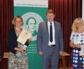 Bild: heb
Mit dem Johann-Andreas-Schmeller-Preis 2020 wurde die Marburger Spachforscherin Dr. Hanna Fischer (Zweite von links) ausgezeichnet. Bürgermeister Franz Stahl, Vorsitzender Christian Ferstl und Jury-Vorsitzende Dr. Nicole Eller-Wildfeuer (von links) freuten sich, den Preis an eine renommierte Sprachforscherin zu übergeben.