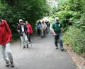 Bild: roh
Die gut gelaunte Wandergruppe strebt dem „Gipfel“ des Schusterberges (616 Meter) zu.