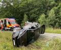 Bild: piam
Der Wagen überschlug sich im Straßengraben, nachdem er dem Reh ausgewichen war.