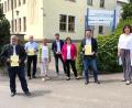 Bild: Hirsch
Setzen sich für den Erhalt der Landwirtschaftsschule Nabburg (Hintergrund) ein: Die SPD-Kreisräte Armin Schärtl, Franz Brunner, Ulrike Roidl, Michael Hitzek, Marianne Schieder und Peter Wein (von links). Sie bekommen Unterstützung von MdL Ruth Müller (rechts).