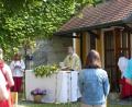 Bild: sl
Pfarrer Adam Nieciecki feiert mit vielen Gläubigen das Patrozinium der Kirchenheiligen St. Margareta im Pfarrgarten.