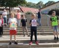 Bild: exb
Stellvertretend für alle Schulkinder der Grundschule Kastl freuten sich die Kinder aus Klasse 4 mit Rektorin Ulrike Hampel-Sperlich über die Auszeichnung zur Energieschule im Landkreis Amberg-Sulzbach.