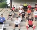 Bild: kro
Die Sportler der SpVgg Wiesau, des SV Schönhaid sowie des TB Jahn Wiesau arbeiten ab sofort enger zusammen. Unser Bild zeigt eine Trainingsgruppe mit den Trainern der drei Vereine, Jürgen Fürst, Markus Schäffler und Christian Zettl.