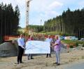 Bild: ckl
MdB Albert Rupprecht (von links), Erbendorfs Bürgermeister Johannes Reger, Bauamtsleiter Henner Wasmuth und Baudirektor Gerhard Kederer machten sich vor Ort ein Bild von der Baustelle am Hessenreuther Berg.