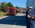 Bild: Alexander Auer
Beim Zusammenprall eines Lkw mit einem Auto auf der B16 nahe Bernhardswald ist am Mittwochmorgen, 22. Juli, ein Mensch gestorben.