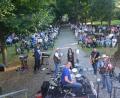 Bild: bey
Es sind viele Windischeschenbacher zum Auftritt der Countryband „Montaineros“ gekommen.
