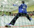 Archivbild: Ziegler
Als die Welt noch in Ordnung war, gewann der HC Sulzbach (im Bild Torhüter Martin Feldbauer bei einem Siebenmeter von Marek Nachtman) das Derby der Handball-Bezirksoberliga bei der HG Amberg mit 27:24. Das Rückspiel Ende März wurde wegen der Coronakrise schon nicht mehr ausgetragen.