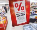 Bild: Rolf Vennenbernd/dpa
Die Absenkung der Mehrwertsteuer scheint einen positiven Effekt auf das Konsumverhalten der Deutschen zu haben.