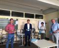 Bild: Michael Lassen
Thomas Wiedenbauer (von links), Florian Fuchs, Eva Hampel und Bürgermeister Roland Strehl ziehen Bilanz auf dem Weg zur „Digitalen Schule“.