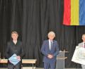 Bild: stg
Dem Landrat a.D. Wolfgang Lippert (Mitte) machten am Freitagvormittag ihre Aufwartung: (von links) Personalratsvorsitzender Max Bindl, Regierungspräsident Axel Bartelt, Landrat Roland Grillmeier sowie Richard Reisinger als Vorsitzender der Oberpfälzer Landräte.
