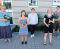 Bild: do
"Stühlerücken" in der Offenen Ganztagsschule am Gymnasium: Gleich fünf Fachkräfte hören auf. Im Bild bei der Verabschiedung: (von links) Claudia Neumann, Tamara Klose, OGS-Leiterin Tatjana Hoff, Isabelle Bertin, Martin Brunhuber und Eugenie Trötsch.
