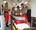 Bild: ubb
Nicht nur im Sanitätsbereich des Rettungswagens sind Anna Pollingerl, Alexandra Beck, Luise Kerschbaum und Katharina Storm (von rechts) Fachfrauen durch und durch. Sie fahren das Fahrzeug auch selbst.