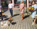 Bild: weu
Schulleiterin Irene Träxler und ihr Stellvertreter Markus Binder (links) dankten zusammen mit Bürgermeister Martin Birner (Mitte) Johann Graßl und Margarete Zwicknagel (rechts) für ihr großes Engagement an der Schule und verabschiedeten sie in den Ruhestand.