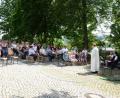 Bild: bey
Erstmals feierte der Kindergarten St. Elisabeth seinen Abschlussgottesdienst zum Ende des Kindergartenjahres auf dem Kreuzbergplateau.