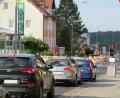 Archivbild: kgg
Vergangenes Jahr war die Egerer Straße wegen Bauarbeiten mehrere Wochen halbseitig gesperrt. Anwohner sorgen sich nun wegen der Totalsperrung, wenn die Bundesstraße neu asphaltiert wird.