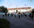 Bild: mma
Mit besten Wünschen ließen die Schüler Ballons steigen.