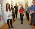 Bild: exb
Vorfreude auf die fortführende professionelle Musikausbildung in Sulzbach-Rosenberg: Das Bild zeigt von rechts Andreas Seifert, Musikschulleiter Erwin Jahreis, Adina Schöffel, die beiden Fachdozenten Harald Weigel und René Bauer sowie Simone Helm.