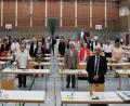 Bild: stg
Insgesamt 32 bisherige Kreisräte mit einer Mitgliedschaft zwischen sechs und 42 Jahren verabschiedete Landrat Roland Grillmeier (l.) am Freitag in der Mehrzweckhalle Kemnath.