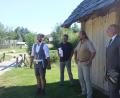 Bild: awo
Landtagsabgeordneter Jürgen Mistol informierte sich über den Natur- und Umweltpädagogikbereich zum „Grünen Band“, der auf einem Areal am Geschichtspark entstehen soll. Im Bild von links: Projektleiter Michael Winkler, Vorsitzender Alfred Wolf, wissenschaftlicher Leiter Stefan Wolters und MdL Jürgen Mistol.