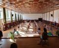 Bild: Grundschule Plößberg/exb
Das Bild zeigt die Klassen 1 und 2 im Kultursaal.