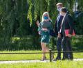 Bild: Peter Kneffel/dpa
Melanie Huml (von links/(CSU), Staatsministerin für Gesundheit und Pflege, Markus Söder (CSU), Ministerpräsident von Bayern, und Florian Herrmann (CSU), Leiter der Staatskanzlei gehen zu einer Pressekonferenz zur Corona-Lage in Mamming.