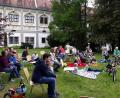 Bild: Markus Scharnagl/exb
Zur Kinderkirche im Freien im Pfarrgarten hatten die Kleinen auch ihre Fahrzeuge mitgebracht, die im Anschluss gesegnet wurden.