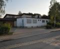 Bild: ak
Die Container am Kindergarten Birkenweg sind aufgestellt und beherbergen ab Herbst eine weitere Gruppe, bis der bereits beschlossene Anbau bis nächstes Jahr fertiggestellt ist.