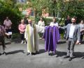 Bild: Kunz
Der Pfarrgemeinderat von Herz Jesu verabschiedet Pfarrvikar Andreas Reber mit einem Geschenk.