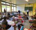 Bild: exb
Die Viertklässler der Grundschule machten sich über einen passenden Namen für den Bürgerbus viele Gedanken. Dafür wurde sie kurz vor Schulschluss noch mit Süßigkeiten und einer Spende in die Klassenkasse belohnt.