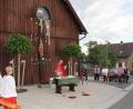 Bild: frd
Das renovierte Dorfkreuz ist nun der besondere Hingucker im umgestalteten Ortszentrum von Ödmiesbach. Mit dem neuen Dorfplatz hat sich die Ortsgemeinschaft selbst ein kleines Denkmal gesetzt. Pfarrer Herbert Rösl spendete den kirchlichen Segen zum Projektabschluss.