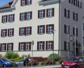 Bild: frd
Im vorigen Jahr ist das Amtsgebäude vom Freistaat Bayern auf die Verwaltungsgemeinschaft Oberviechtach übergegangen. Ab dem nächsten Jahr sollen Umbauten das Haus barrierefrei machen, außerdem sind "Ertüchtigungsmaßnahmen" vorgesehen.