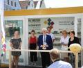Bild: Gerhard Götz
Cebb-Leiterin Veronika Hofinger, Kulturamtsleiterin Susanne Lehnfeld, Programmmanager David Bender (von rechts) und Oberbürgermeister Andreas Feller (vorne) sind froh, dass das Kulturstadtjahr am Samstag doch noch beginnt. Mit im Bild Veronika Krížková vom Cebb (links) und Nicole Zwicknagel vom Kulturamt (Zweite von links).