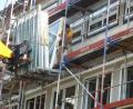 Bild: mad
Fenster um Fenster wird an der Schulfassade ausgetauscht.