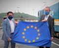 Bild: Philipp Seitz/exb
Im Schwandorfer Bahnhof gaben Länderbahn-Chef Wolfgang Pollety (rechts) und Europaausschuss-Vorsitzender Tobias Gotthardt das Startsignal für die wichtige Verbindung in die tschechische Hauptstadt Prag.