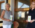 Bild: Portner
Hospiz-Koordinatorin Manuela Singer-Bartos (links) begrüßt ihre neue Stellvertreterin Sonja Dirscherl vor der Caritas-Sozialstation Oberviechtach.