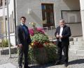 Bild: weu
Bürgermeister Rudolf Teplitzky (links) bedankte sich bei MdB Stefan Schmidt (Bündnis90/Die Grünen) für seinen Besuch und das Interesse.