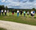 Bild: GC Stiftland/exb
Golfclub-Präsident Wolfgang Ries und Sponsor Stefan Lieb (von links) zusammen mit den erfolgreichsten Teilnehmern Andreas Kunz, Horst Röder, Ludwig Reichenwallner, Christian Vogl-Basque, Harald Steininger, Christine Schöner, Simone Lieb sowie Marian Ludwig und Sophie Hamisch.