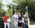 Bild: Felix Schäffer/exb
Museumsleiter Tobias Hammerl, Martina Hölzl von der Gästeinformation Nabburg, Bürgermeister Frank Zeitler und Christina Adamietz vom Tourismuszentrum Oberpfälzer Wald (von rechts) präsentierten die Radwegbeschilderung.