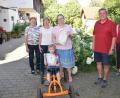 Bild: wku
Für den kleinen Lennard gab es eine eigene Urkunde. Er machte zum ersten Mal Urlaub in Königstein, als er zehn Wochen alt war. Von links: Margarete und Elfriede Pilhofer, Lennard und Katja Twelker, Hans Koch und Heidi Ziegler.