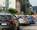 Archivbild: kgg
Bereits vergangenes Jahr wurde der Durchgangsverkehr in der Egerer Straße in und aus Richtung Grenzübergang per Ampelbetrieb geregelt. Dies wird in nächster Zeit wieder der Fall sein, wegen weiterer Straßenbauarbeiten. Ab Mitte September der Abschnitt von der Münchenreuther Straße bis zum Kassecker-Gebäude unterhalb der Stadthalle für einige Tage komplett gesperrt.