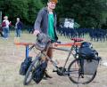 Bild: Hirsch
Mit diesem Fahrrad hat Dennis Kailing die Welt umrundet. Nun kam er persönlich nach Schwandorf zur Präsentation seines Filmes "Besser Welt als nie".